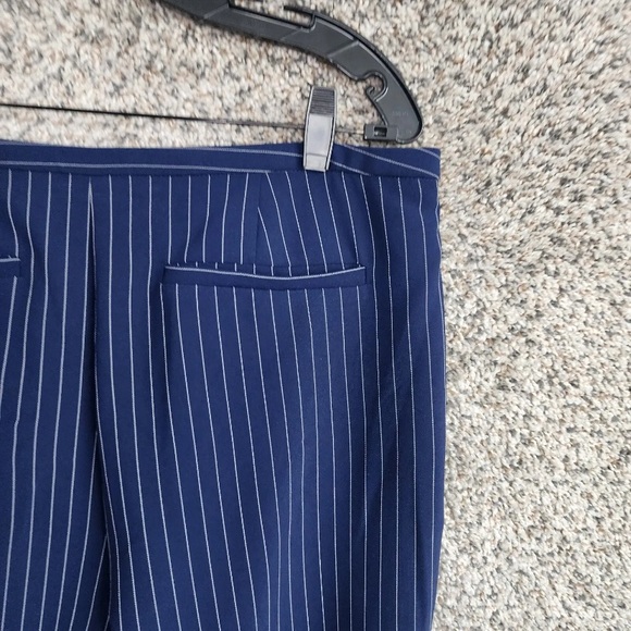 Chico’s navy pinstripe ankle dress pants size 2.5 - Picture 9 of 10